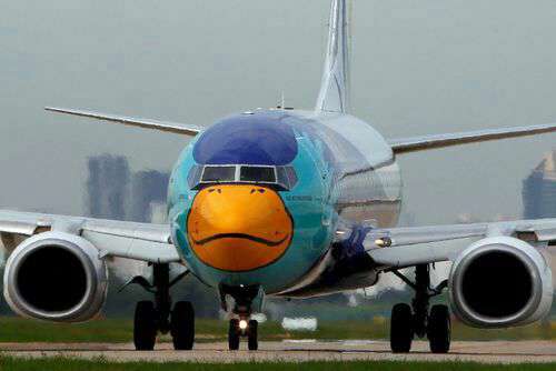 رنگ آمیزی اردک گونه هواپیمای یک شرکت هواپیمایی – فرودگاه بین المللی بانکوک